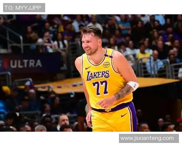 足球球星颜值更高，篮球球星帅气风格各异谁更迷人引热议